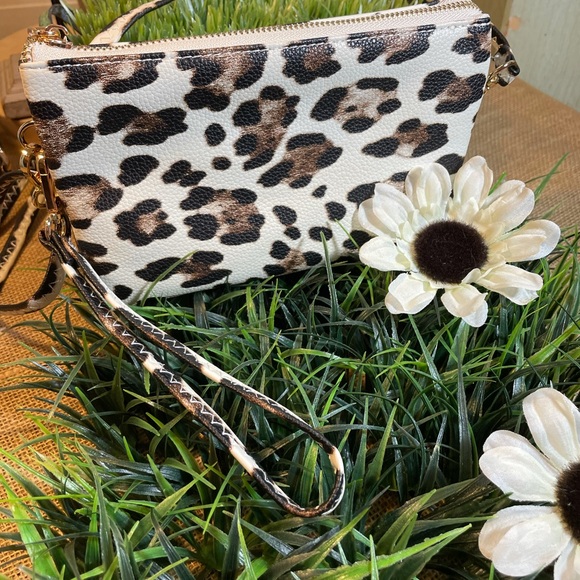 Snow Leopard 11” Tablet Sleeve/Clutch Handbag - Picture 10 of 15